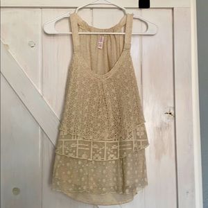 Medium women’s lace tank